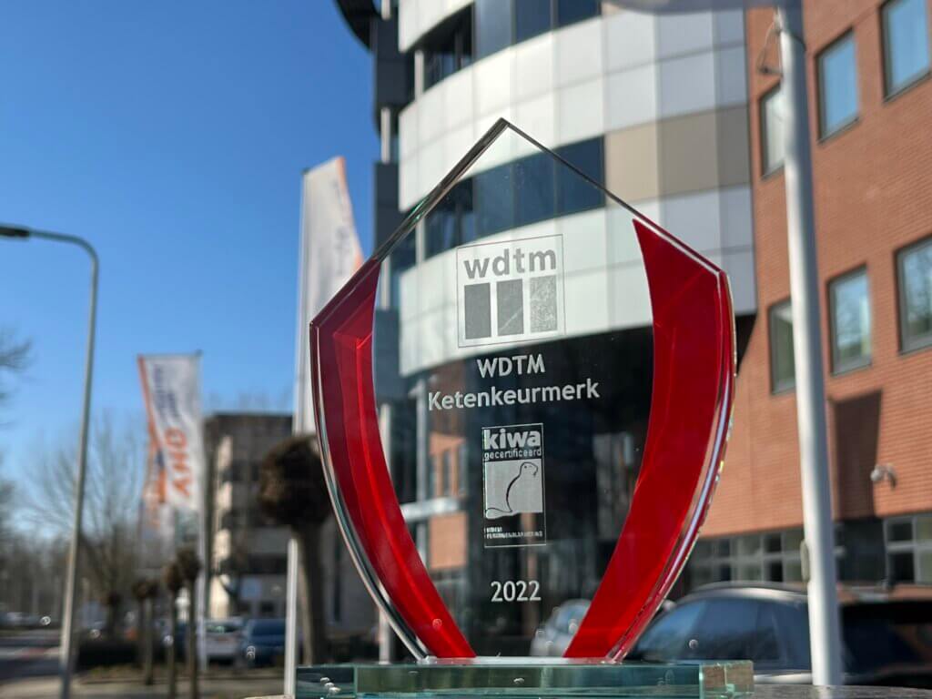 Een WDTM award uit 2022, voor het gebouw van VHD.