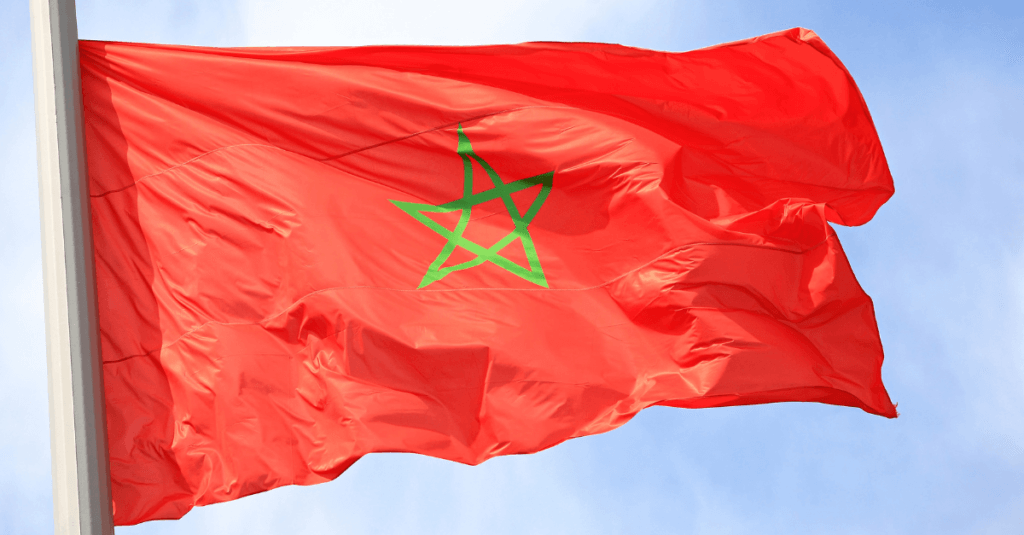 De vlag van Marokko. We leven enorm mee met hen die getroffen zijn door de aardbeving in september 2023.